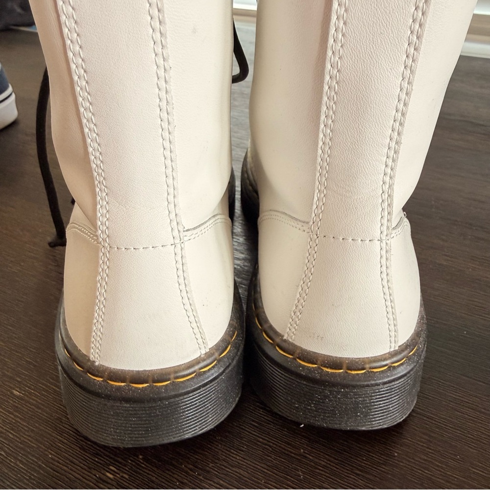 Dr. Martens White Combat Boots with Black Laces Size 8.5 / 9 - Picture 4 of 6